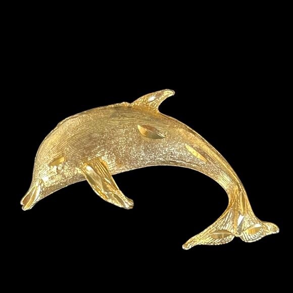 VintageFinely Etched Gold Tone Diving Dolphin Pin Brooch Sea Life Dolphins Fan - Picture 1 of 6